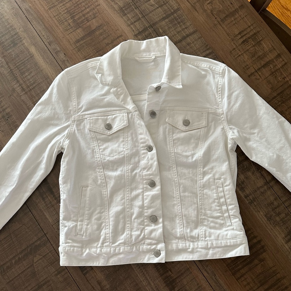 The gap white jean jacket medium